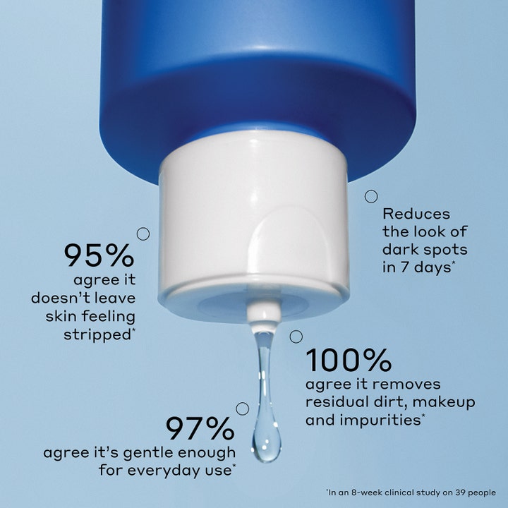 Ole Henriksen Glow2OH Dark Spot Toner 190 ml kirkastava kasvovesi sinisessä pullossa josta tippuu kirkas pisara.