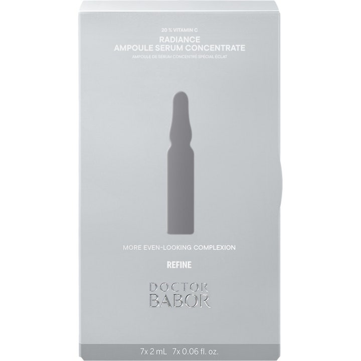 Babor DOC Radiance Ampoule 14 ml heleyttävä seerumi avatussa pakkauksessa jossa C-vitamiiniampulleja.