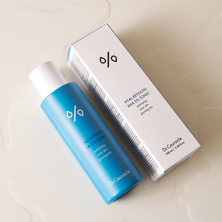 Dr. Ceuracle Hyal Reyouth BHA 2% Tonic 100 ml kuoriva kasvovesi sinisessä pullossa ja valkoisessa pakkauksessa.