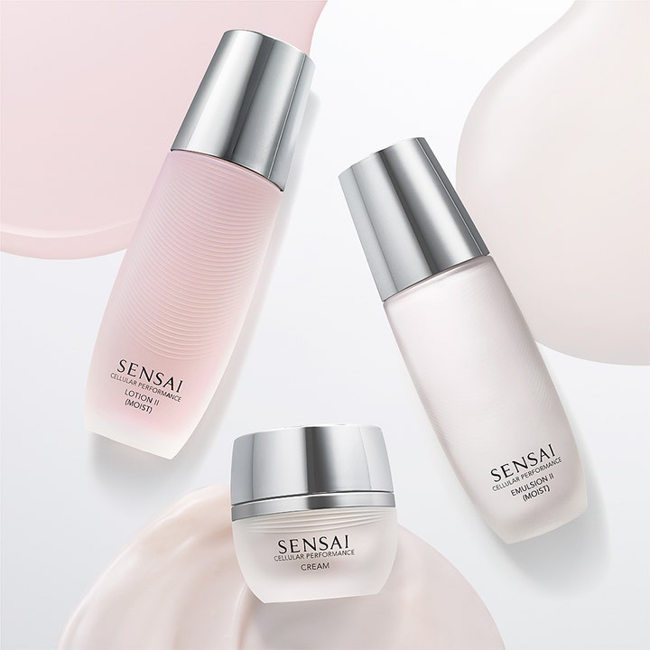 Sensai Cellular Performance Cream 40 ml silottava päivävoide hopeakantisessa purkissa vaaleanpunaisilla voidepyyhkäisyillä