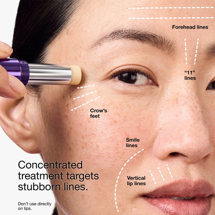Clinique Retinol Intro silottava retinolipuikko häivyttää itsepäisiä juonteita ja ryppyjä kasvoilta.