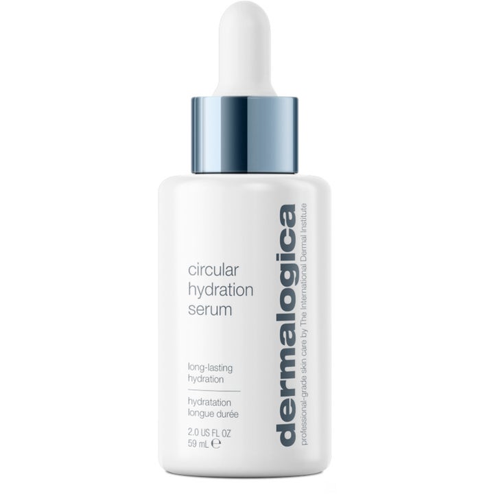 Dermalogica Circular Hydration Serum 59 ml syväkosteuttava seerumi valkoisessa pullossa sinisellä metallinhohtoisella korkilla.