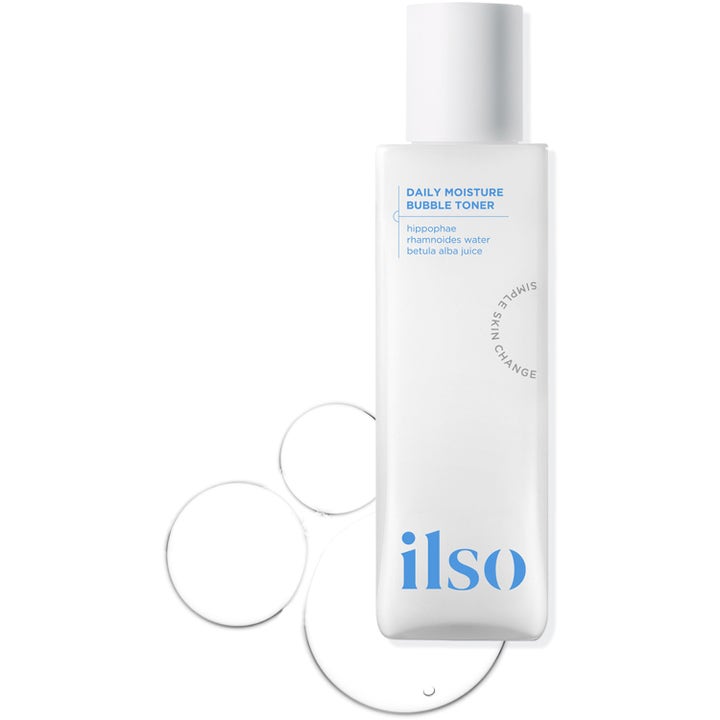 ilso Daily Moisture Bubble Toner kosteuttava kasvovesi valkoisessa pullossa, jonka vieressä on kirkkaita nestepisaroita