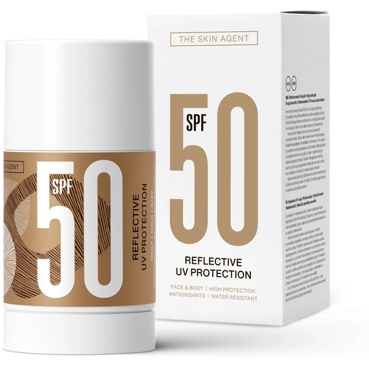 The Skin Agent Reflective UV Protection SPF 50 aurinkosuojapuikko on vedenkestävä aurinkosuoja valkoisessa pakkauksessa.