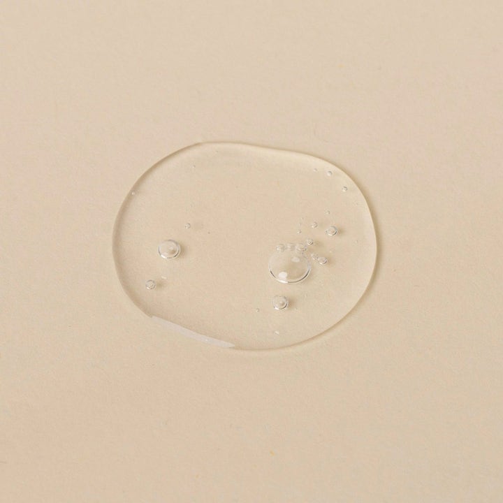 Dermalogica Clear Start Foaming Wash puhdistusgeeli epäpuhtauksille. Kirkas geelikoostumus, jossa on ilmakuplia.