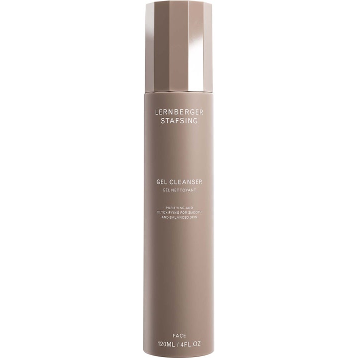 Lernberger Stafsing Gel Cleanser 120 ml puhdistava ja tasapainottava kasvojen puhdistusaine beigessä lieriömäisessä pullossa.