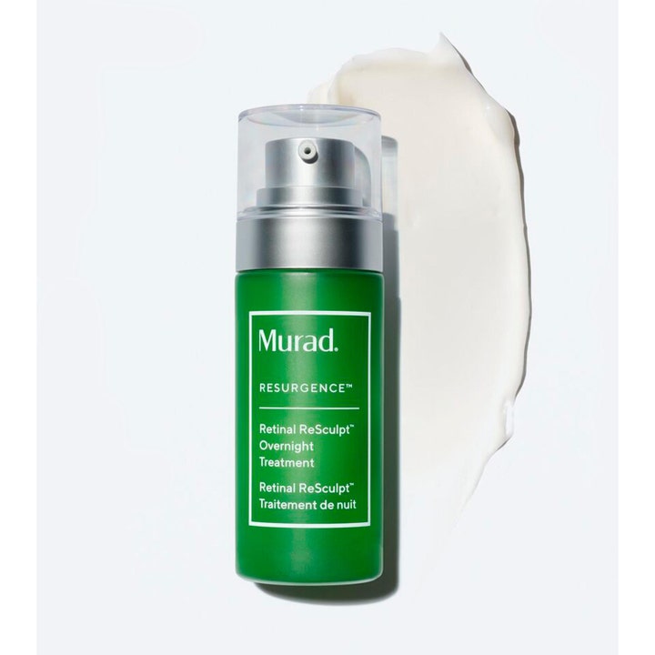 Murad Retinal ReSculpt Treatment 30 ml kiinteyttävä yöseerumi vihreässä pumppupullossa ja vaalea kermainen koostumus.
