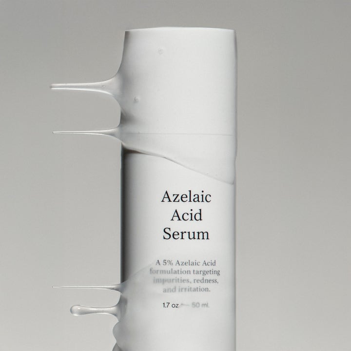 Jorgobé 5% Azelaic Acid Treatment 50 ml rauhoittava seerumi ja pullon kylkeen levitetty paksu valkoinen koostumus