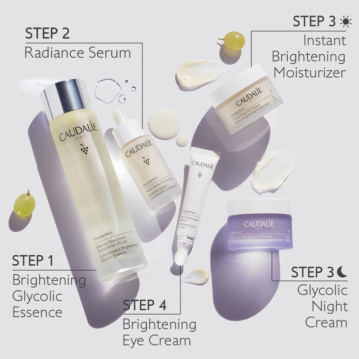 Caudalie Vinoperfect 50 ml kirkastava yövoide pigmenttiläiskiä vastaan lilahtavassa lasipurkissa rutiinikuvassa.
