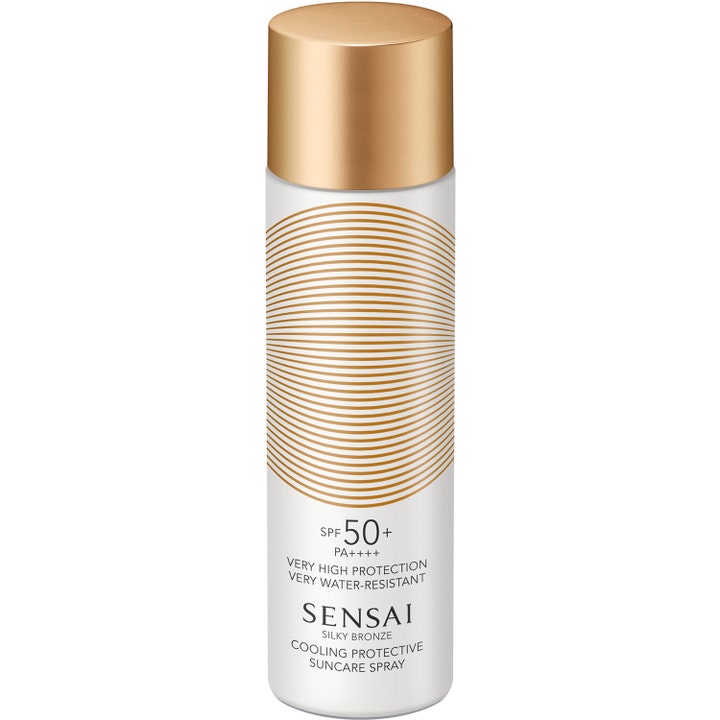 Sensai Silky Bronze Cooling Protective Suncare Spray SPF 50+ viilentävä aurinkosuojasuihke valkoisessa kultakantisessa pullossa.