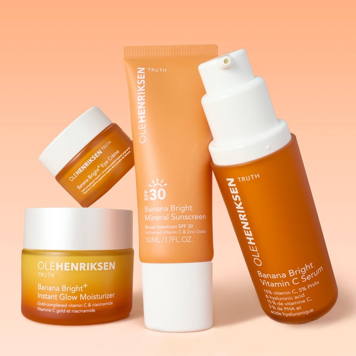 Ole Henriksen Truth Banana Bright Mineral Sunscreen 50 ml heleyttävä aurinkovoide osana oranssia tuotesarjaa