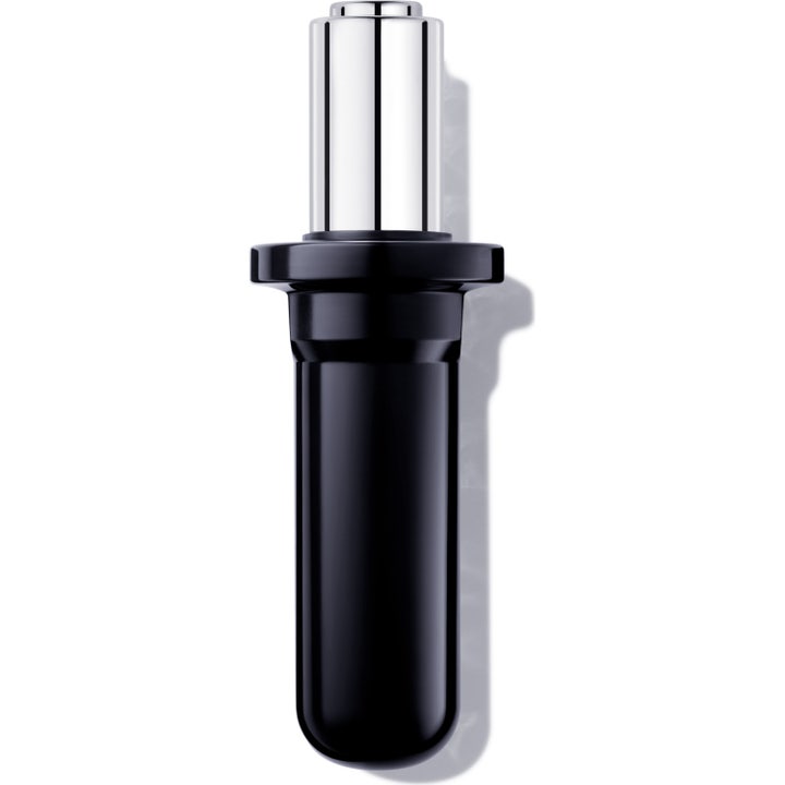 Lancôme L'Absolu Rouge huulipuna täyttöpakkaus on tyylikäs musta hylsy, jossa on kirkas hopeinen metalliosa.