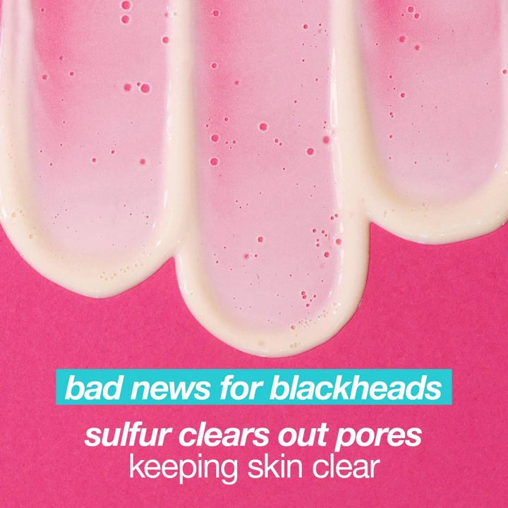 Dermalogica Clear Start Blackhead Clearing Fizz Mask puhdistaa ihohuokoset. Kupliva koostumus pinkillä pohjalla.