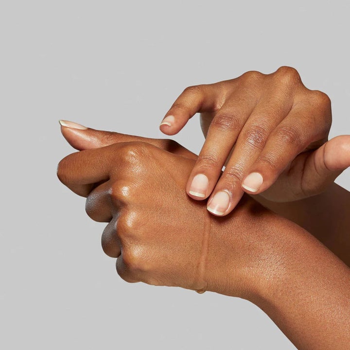 Dermalogica Hydration Serum Duo 2 X 30 ml kosteuttava seerumi raskaana oleville levittyy iholle jättäen sen hehkuvaksi.