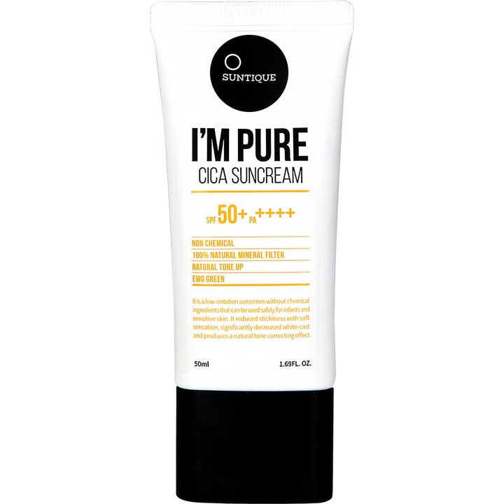 Suntique I’m Pure Cica Suncream 50 ml rauhoittava aurinkovoide herkälle iholle valkoisessa mustakorkkisessa tuubissa