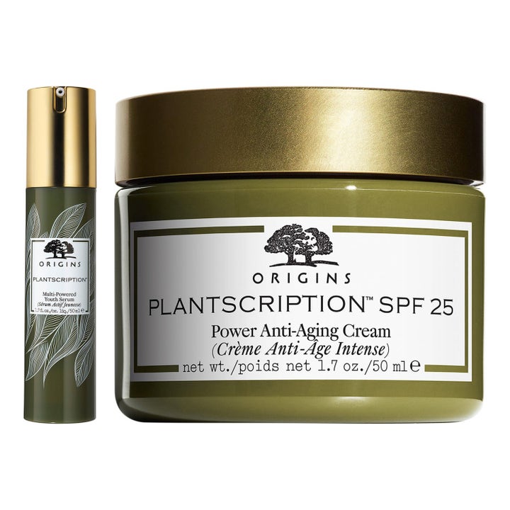 Origins Plantscription 50 ml silottava päivävoide ja seerumi oliivinvihreissä pakkauksissa kultaisilla yksityiskohdilla.