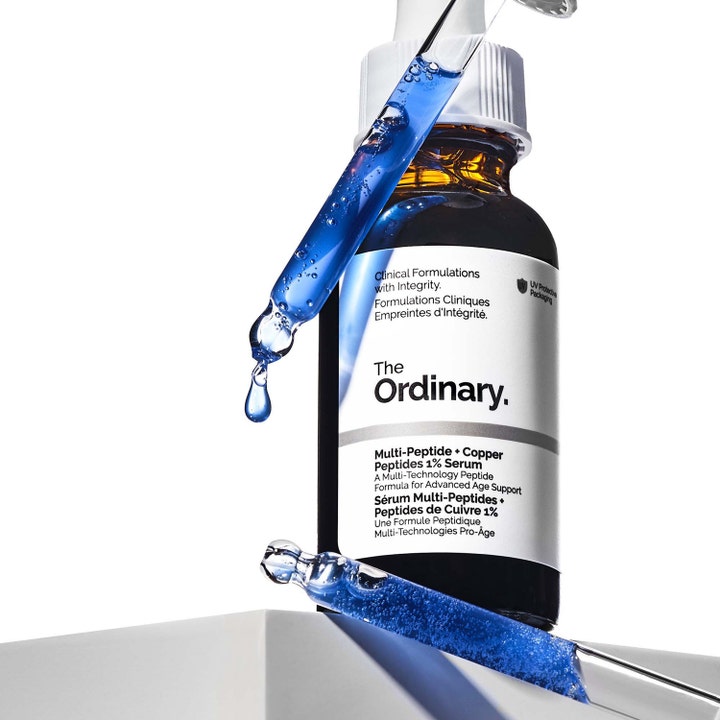 The Ordinary Multi-Peptide + Copper Peptides 1% Serum 30 ml seerumi ja sinistä nestettä pipetissä.