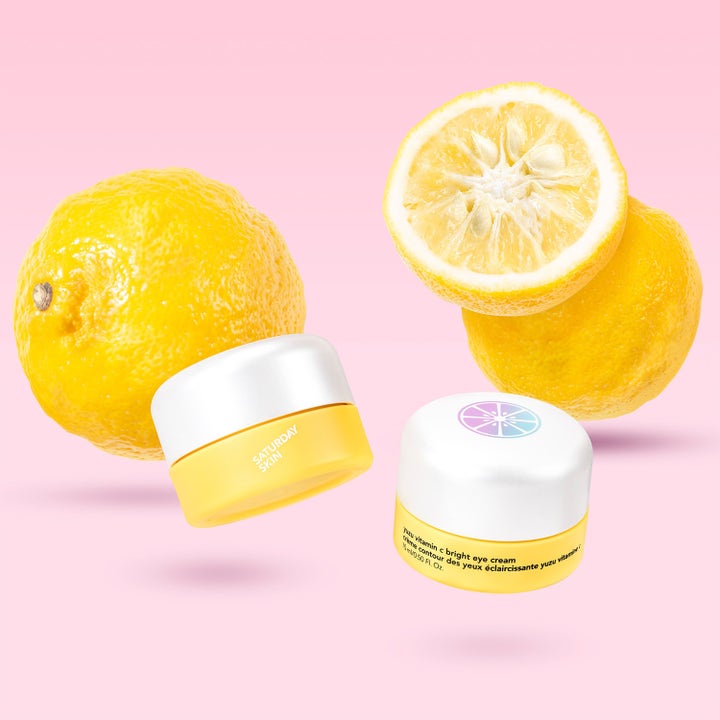 Saturday Skin Yuzu Vitamin C Bright Eye Cream 15 ml kirkastava silmänympärysvoide keltaisessa purkissa yuzu-hedelmillä