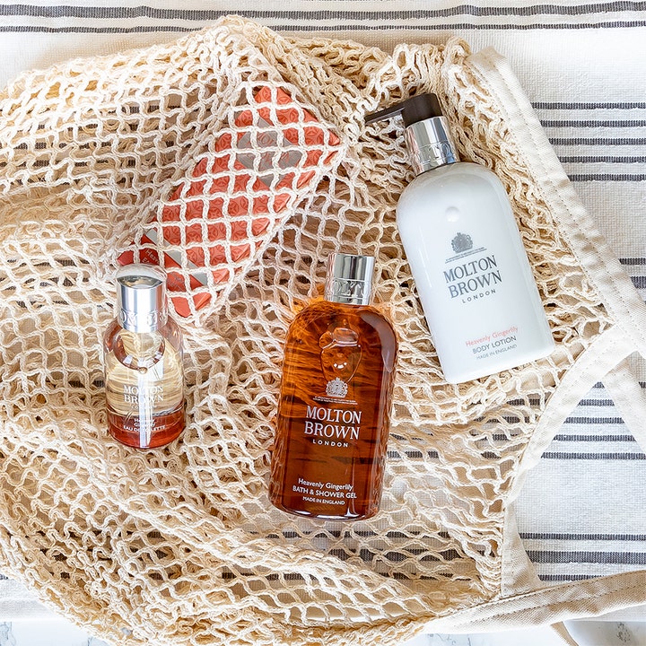 Molton Brown Heavenly Gingerlily Bath & Shower Gel 300 ml suihkugeeli ja muita tuotteita verkkokassissa.