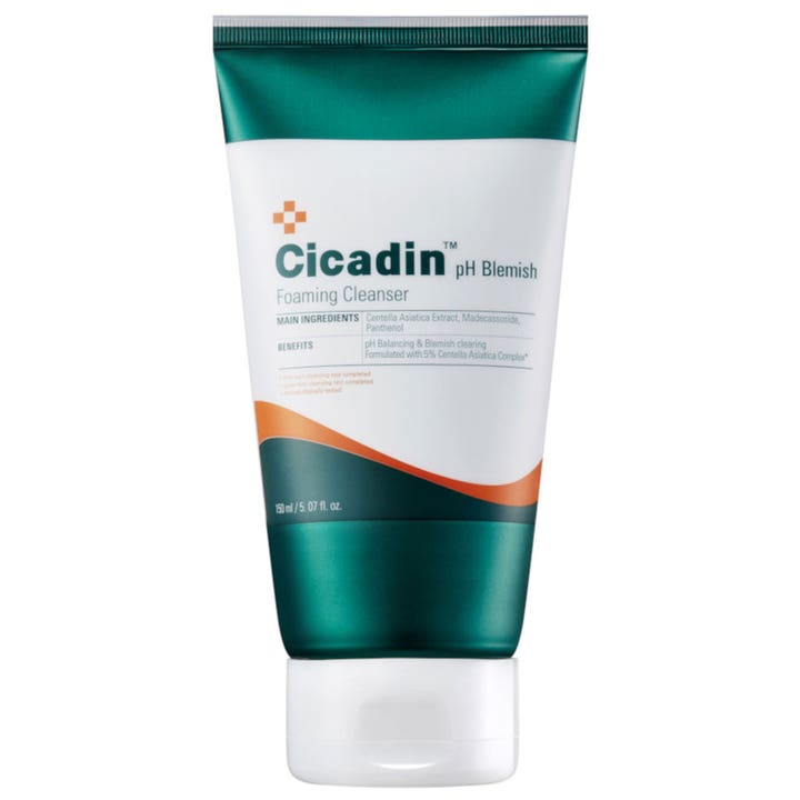 Missha Cicadin pH Blemish Foaming Cleanser 150 ml puhdistusvaahto epäpuhtauksille valko-vihreässä muovituubissa.