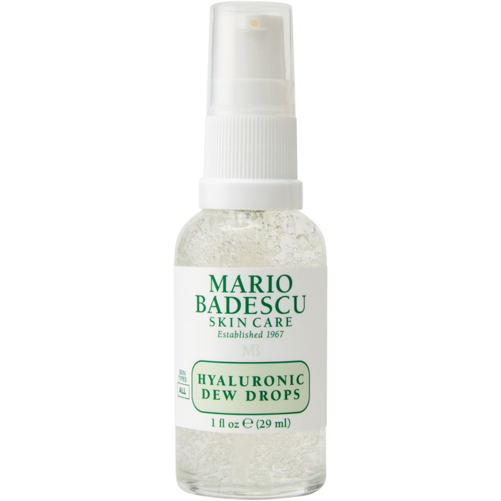 Mario Badescu Hyaluronic Dew Drops 29 ml kosteuttava seerumi kirkkaassa pumppupullossa jossa näkyy ilmakuplia.