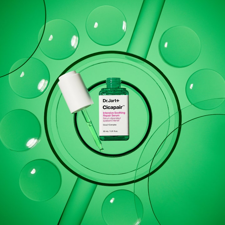 Dr.Jart+ Cicapair Intensive Soothing Repair Serum 30 ml rauhoittava seerumi vihreässä pullossa ja irrallinen pipetti