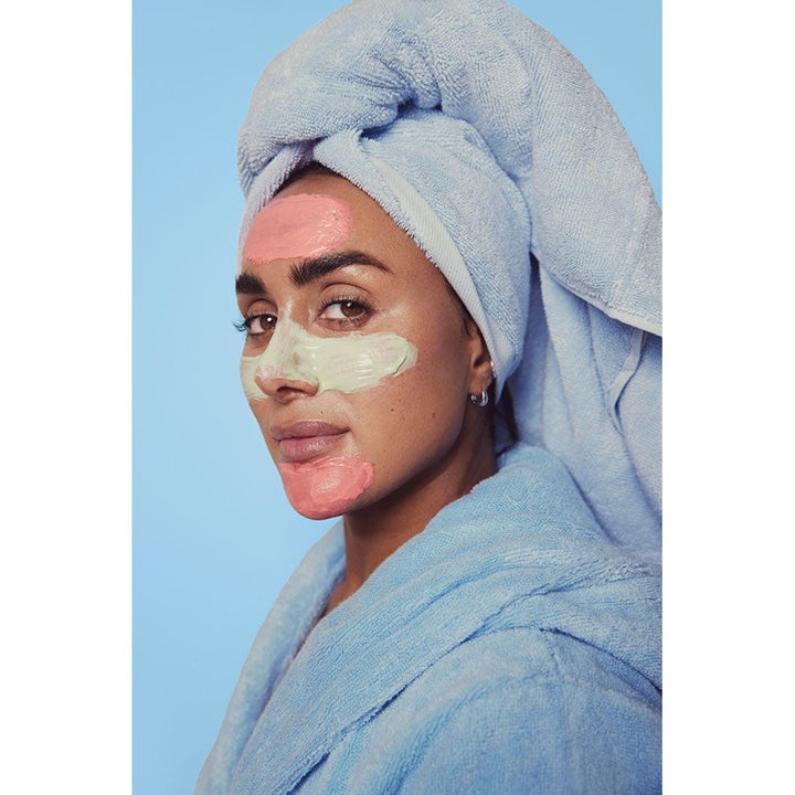 MASHH Mask Set Green Refresh + Pink Repair ihonhoitosetti virkistää ihoa vaaleanpunaisella ja vihreällä naamiolla.