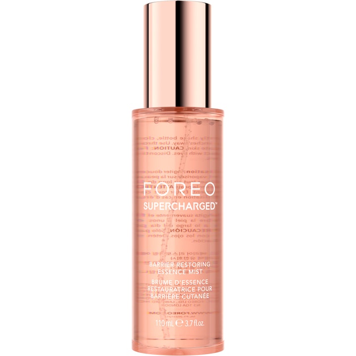 FOREO SUPERCHARGED Barrier Restoring Essence Mist 110 ml kasvosuihke persikanvärisessä pullossa ruusukultaisella korkilla