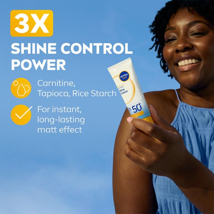 NIVEA UV Face Shine Control 40 ml aurinkovoide kasvoille SPF 50+ luo mattaisen pinnan, nainen ja 3X Shine Control -teksti.