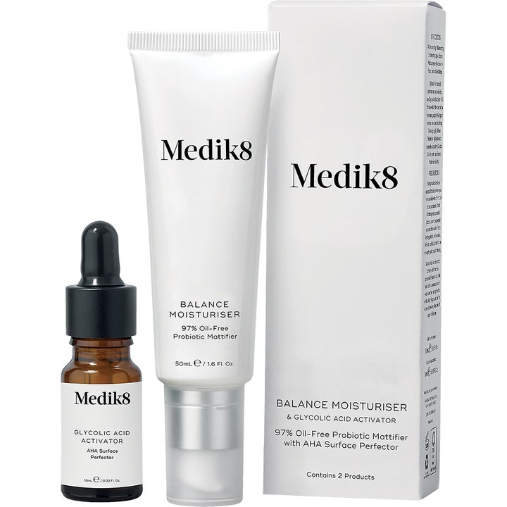 Medik8 Balance Moisturiser with Glycolic Acid Activator 55 ml kasvovoide valkoisessa tuubissa ja ruskeassa pipettipullossa.