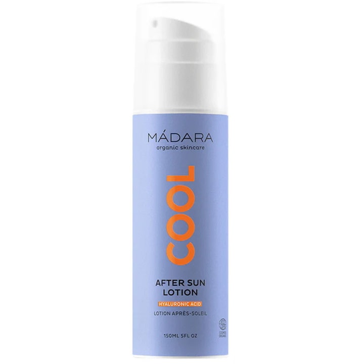 Mádara Cool After Sun Lotion 150 ml rauhoittava voide hyaluronihapolla vaaleansinisessä pullossa oranssilla tekstillä.