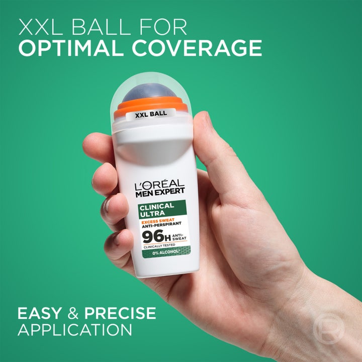 L'Oréal Paris Men Expert Clinical Ultra 50 ml miesten deodorantti kädessä, suuri XXL-pallo takaa tarkan levityksen.