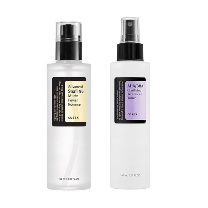 COSRX Snail Essence 100 ml ja AHA/BHA Toner 150 ml kirkastava ihonhoitosetti valkoisissa suihke- ja pumppupulloissa.