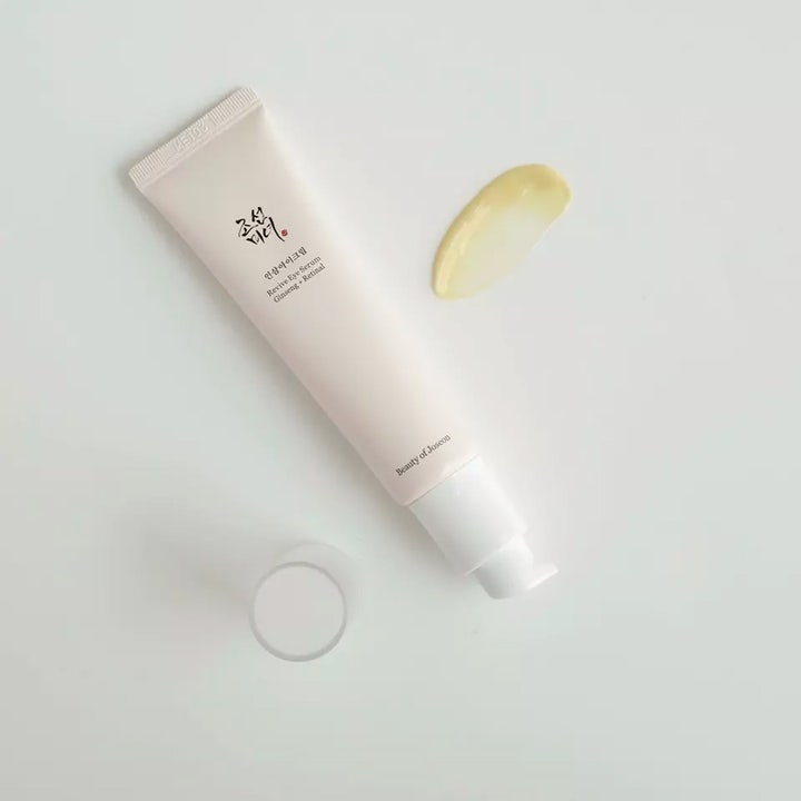 Beauty of Joseon Revive Eye Serum 30 ml elvyttävä silmänympärysseerumi vaaleassa tuubissa keltaisella tekstuurilla.