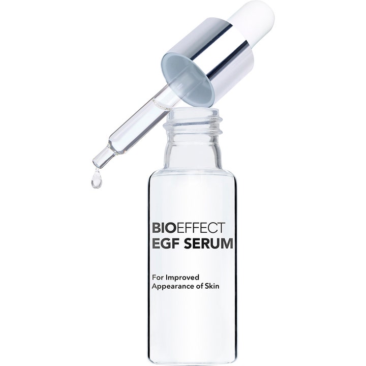 Bioeffect EGF Serum 15 ml kosteuttava kasvoseerumi kirkkaassa lasipullossa hopeisella pipetillä ja pisaralla
