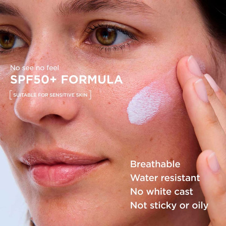 Clarins UV Plus Anti-Pollution Translucent 30 ml aurinkovoide kasvoille antaa SPF 50+ suojan ilman valkoista jälkeä.