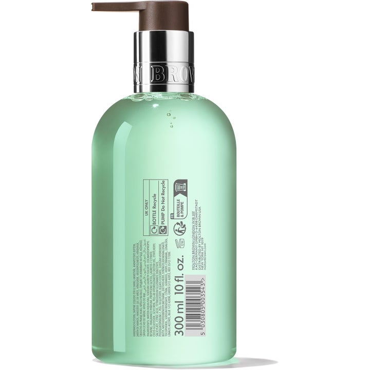 Molton Brown Refined White Mulberry 300 ml nestesaippua takaa raikkauden ja puhtauden kirkkaassa muovipullossa.
