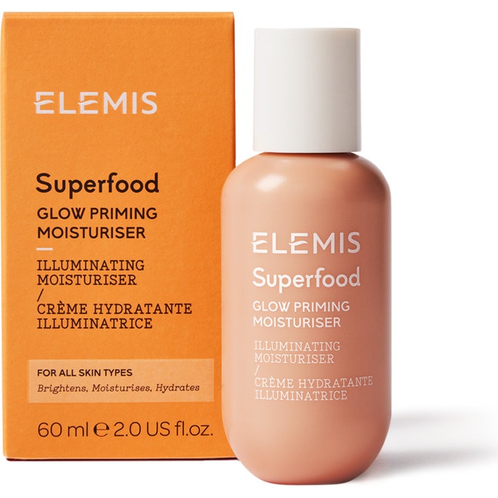 Elemis Superfood Glow Priming Moisturiser 60 ml heleyttävä päivävoide oranssissa pakkauksessa ja pullossa.