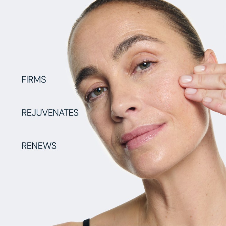 Elemis Pro-Collagen Renewal Serum 15 ml silottava seerumi sekä kuvat levästä ja steviauutteesta.