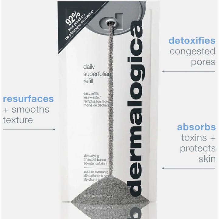 Dermalogica Daily Superfoliant Refill 57 g kuorintajauhe pussissa josta valuu harmaata hiilijauhetta