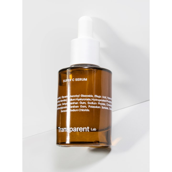 Niche Beauty Lab Transparent Lab Super C Serum 30 ml kirkastava C-vitamiiniseerumi ruskeassa lasipullossa.