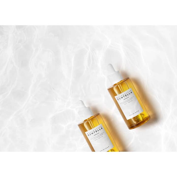 SKIN1004 Madagascar Centella Ampoule 100 ml rauhoittava seerumi pipettipulloissa aaltoilevan veden päällä