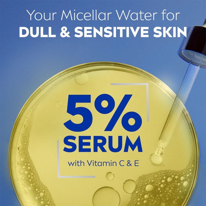 NIVEA Micellar Water Skin Radiance 400 ml kirkastava misellivesi jota pidetään auringonvalossa pullossa.