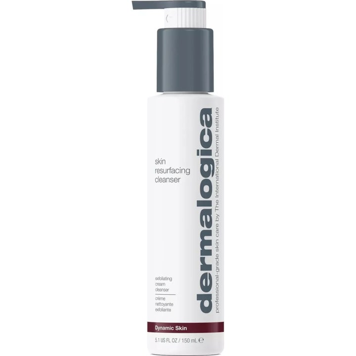 Dermalogica Skin Resurfacing Cleanser 150 ml kuoriva puhdistusvoide silottaa ihoa valkoisessa hopeapumppupullossa.