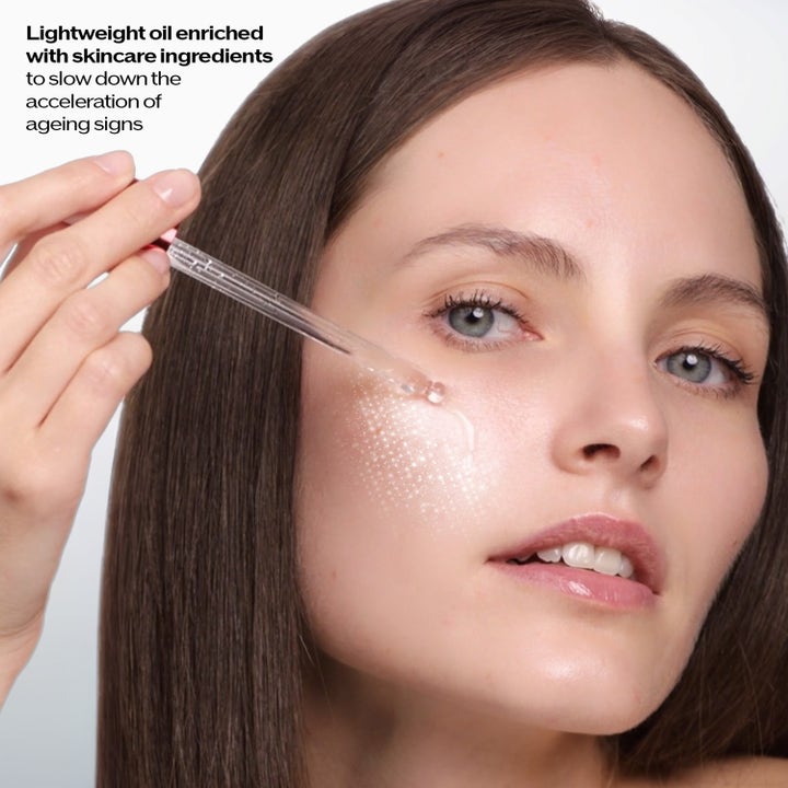 Shiseido Ultimune Power Infusing Oil 75 ml kevyt kasvoöljy hidastaa ikääntymisen merkkejä iholle pipetillä levitettynä