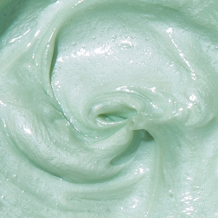 Mario Badescu Seaweed Night Cream 29 ml kosteuttava yövoide on koostumukseltaan vaaleanvihreä ja voidemainen.