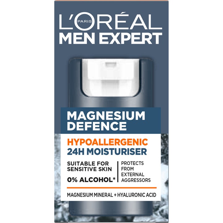 L'Oréal Paris Men Expert Magnesium Defence 50 ml kosteusvoide sisältää magnesiumia ja hyaluronihappoa sinisessä pakkauksessa.