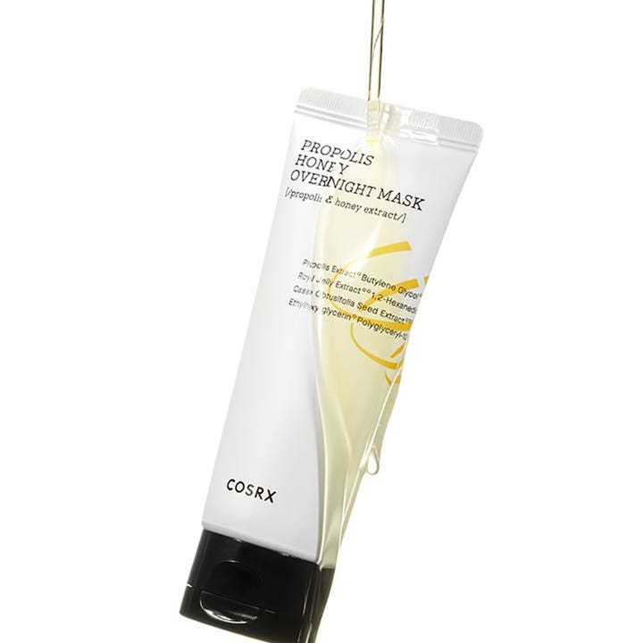 COSRX Ultimate Moisturizing Honey Overnight Mask 60 ml kosteuttava yönaamio valkoinen tuubi ja valuva kultainen uute