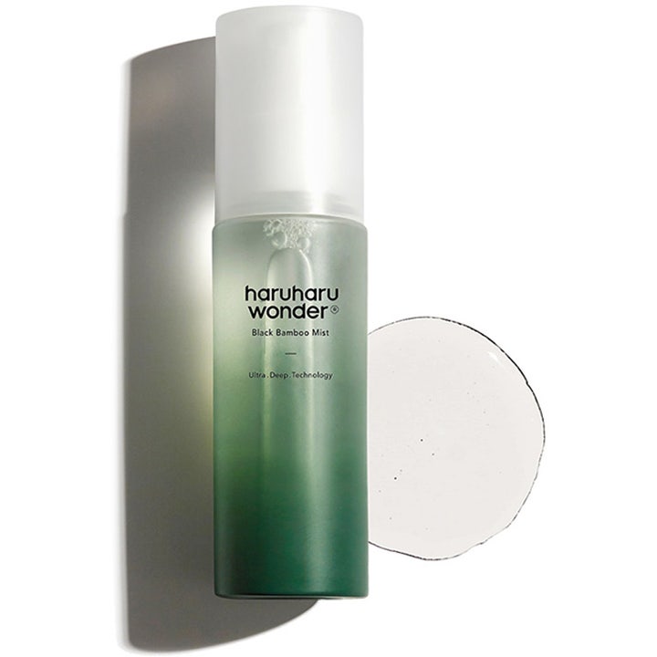 haruharu wonder Black Bamboo Mist 80 ml kosteuttava kasvosuihke vihreässä liukuväripullossa kirkkaalla nestetipalla