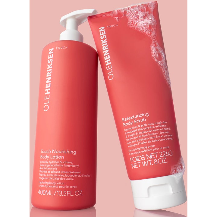 Ole Henriksen Touch Retexturizing Body Scrub 240 g silottava vartalokuorinta ja voide vaaleanpunaisissa pakkauksissa.